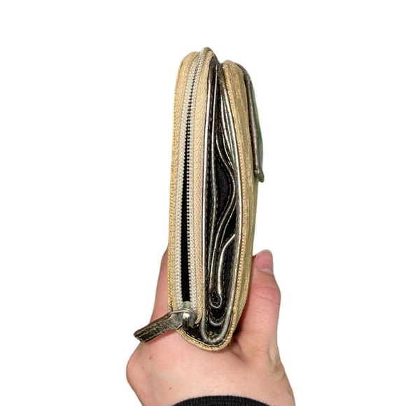 GUCCI Metalic Gold GG compact Wallet - Picture 5 of 11